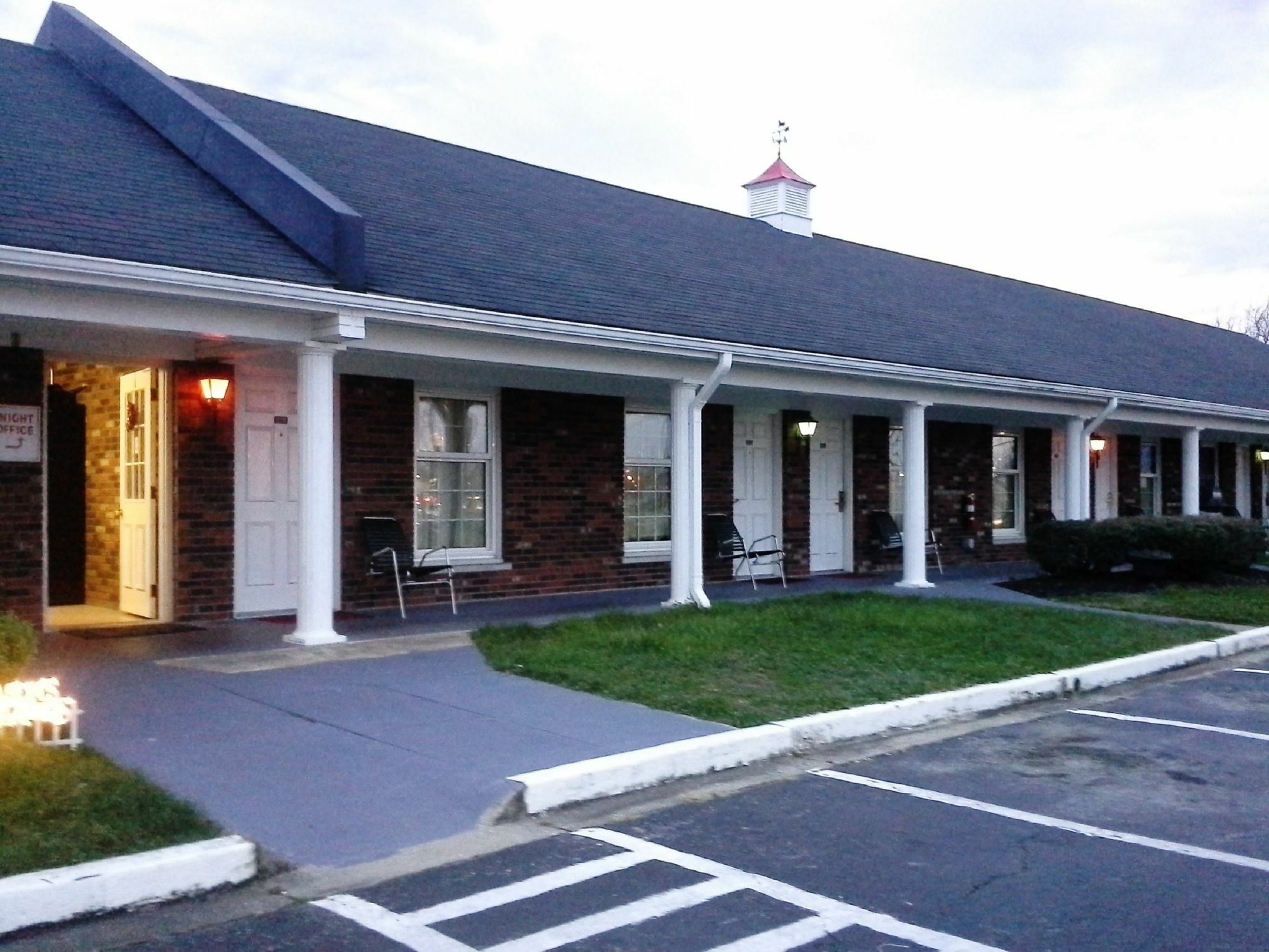 The Hometown Inn Berea Exterior photo